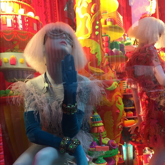 Meet your Posher, Nina - Picture 2 of 3